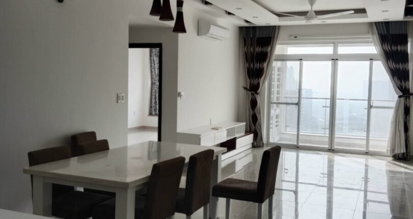 phong an lien ke phong khach rong rai 810x430 - Giá mua bán căn hộ 3 phòng ngủ Block B Chung cư Riverside Residence Quận 7 T5/2024