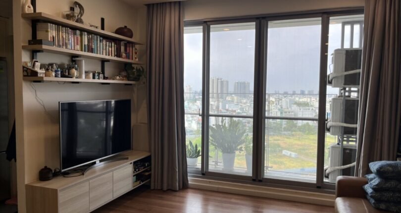 phong khach can ho 1 810x430 - Giá mua bán căn hộ 2 phòng ngủ Chung cư Green Valley Quận 7 T5/2024