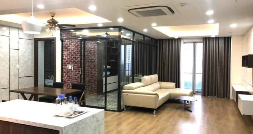 phong khach can ho ban 11 810x430 - Giá mua bán căn hộ 3 phòng ngủ block B Chung cư Scenic Valley Tôn Dật Tiên Quận 7 T5/2024