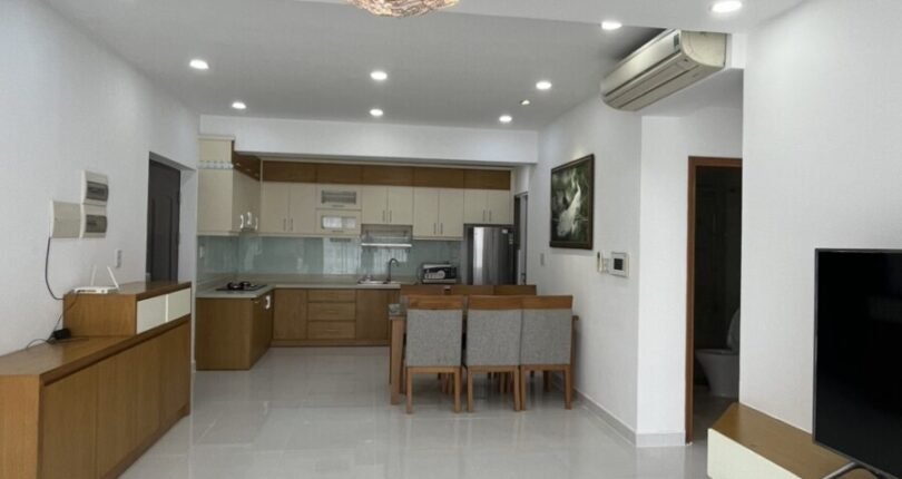 phong khach can ho ban 2 810x430 - Giá mua bán căn hộ 3 phòng ngủ Block I Chung cư Happy Valley Quận 7 T5/2024