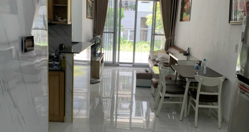 phong khach can ho ban 6 810x430 - Còn sót lại một căn duy nhất chung cư Scenic Valley 1, 70m2, giá 4.3 tỷ, đầy đủ nội thất.
