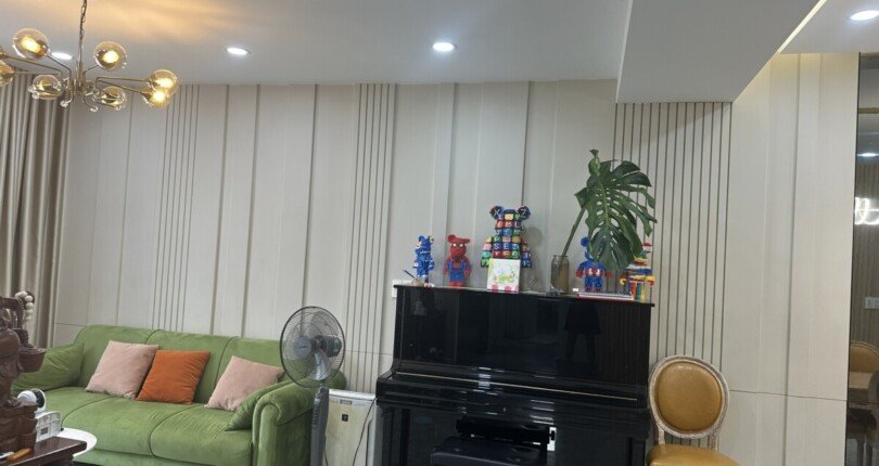 phong khach can ho ban 7 810x430 - Bán căn hộ chung cư Scenic Valley 1, 110m2, giá 6.5 tỷ, nhà đang trống xem nhà dễ.