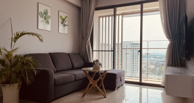 phong khch can ho ban 1 810x430 - Cần bán gấp căn hộ blook A, chung cư Hưng Phúc, 78m2, giá 4.9 tỷ, nội thất mới, xem nhà dễ.