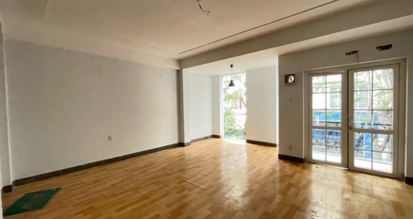 phong lau 1 810x430 - Giá mua bán nhà nguyên căn mặt đường nội khu Hưng Phước 3 Quận 7 T6/2024