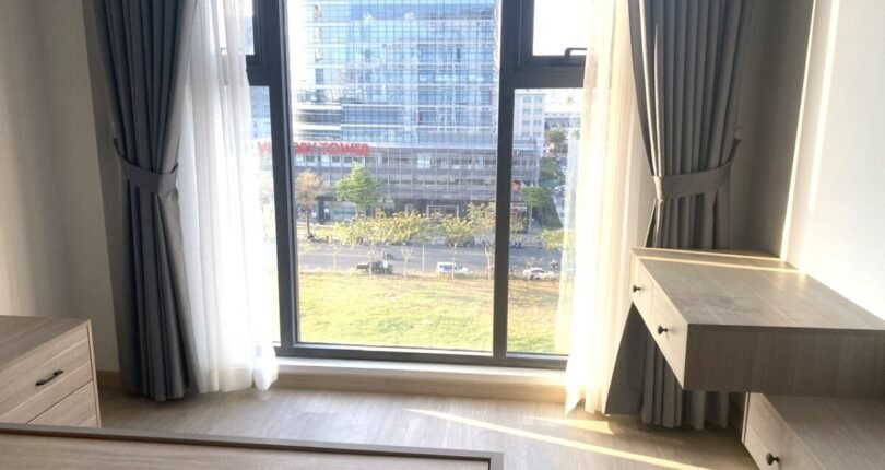 phong ngu co view dep 810x430 - Giá cho thuê căn hộ 2 phòng ngủ số 01 block A Chung cư Cardinal Court Quận 7 T6/2024