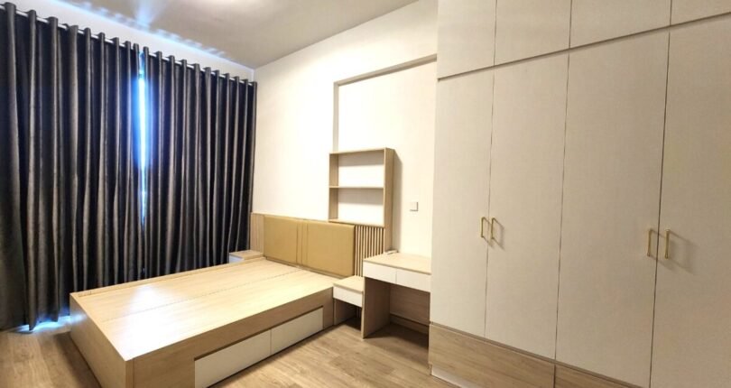 phong ngu lon 5 810x430 - Rẻ nhất thị trường, căn hộ 2 phòng ngủ Cardinal Court, lầu cao, view hồ bơi, full nội thất, giá 7,2 tỷ