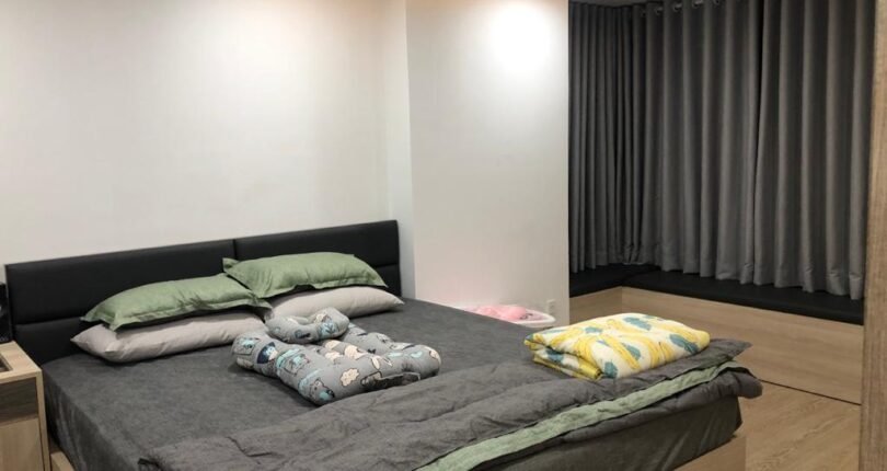 phong ngu master 5 810x430 - Giá mua bán căn hộ 3 phòng ngủ block A Chung cư Hưng Phúc Quận 7 T6/2024