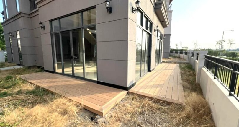 san vuon nha biet thu ban 810x430 - Giá mua bán nhà Biệt thự đơn lập dãy A1 Khu dân cư Zeitgeist Nhà Bè T5/2024