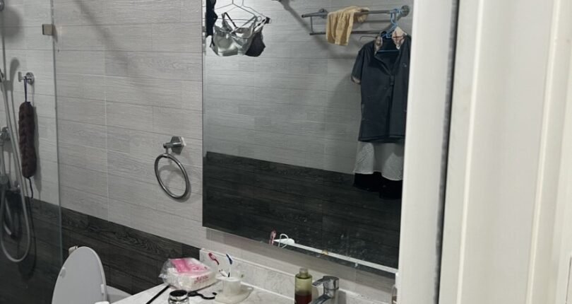 toilet day du thiet bi 1 810x430 - Giá mua bán căn hộ 2 phòng ngủ block B Chung cư Happy Valley Quận 7 T5/2024