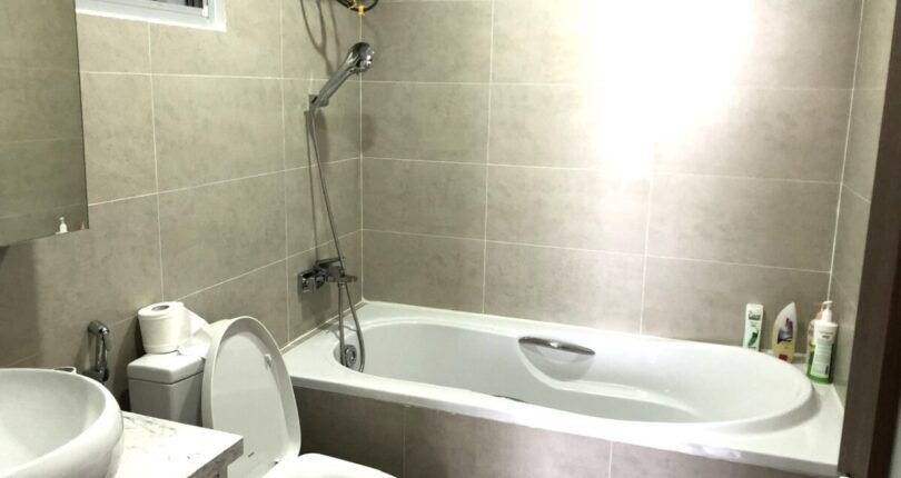 toilet trong can ho 1 810x430 - Giá mua bán căn hộ 3 phòng ngủ block B Chung cư Scenic Valley Tôn Dật Tiên Quận 7 T5/2024
