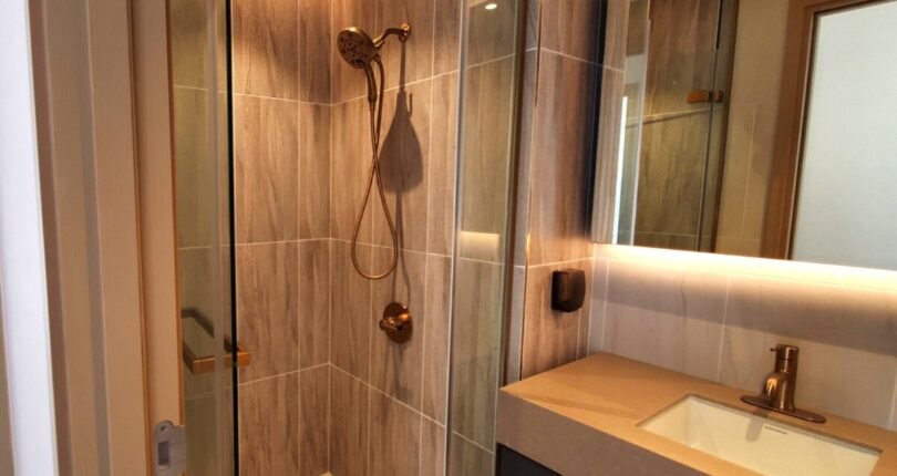 toilet trong can ho ban 5 810x430 - Bán gấp căn hộ góc 2 phòng ngủ The Antonia Phú Mỹ Hưng Quận 7 giá rẻ