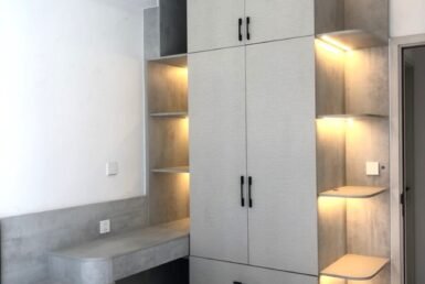 tu-quan-ao-trong-can-ho-ban