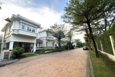 vi-tri-nha-biet-thu-toa-lac-tren-duong-noi-khu-chateau-2