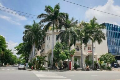 vi-tri-toa-nha-khach-san-toa-lac-tren-goc-duong-tan-phu-va-duong-so-22