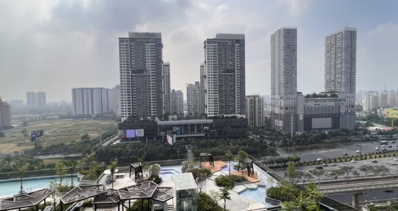 view ban cong can ho 1 810x430 - Giá cho thuê căn hộ 2 phòng ngủ tháp W13 Chung cư Lumiere Riverside Quận 2 T5/2024