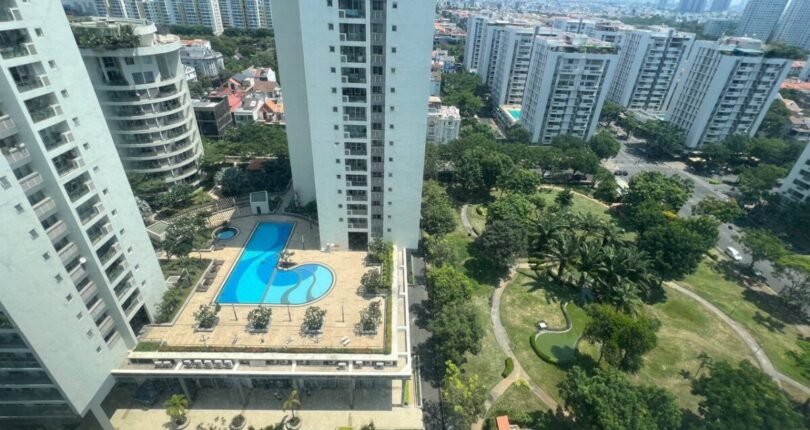 view ban cong can ho ban 3 810x430 - Giá mua bán căn hộ 3 phòng ngủ Block C căn 06 Chung cư Riverpark Premier Quận 7 T5/2024