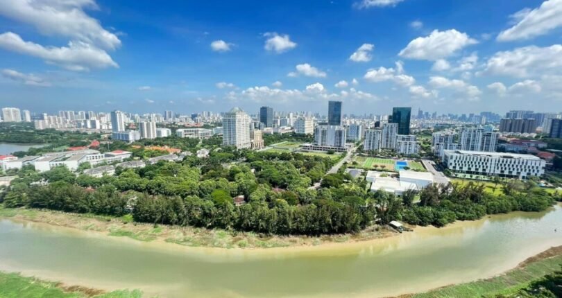 view ban cong can ho ban 810x430 - Giá mua bán căn hộ Penthouse Chung cư Midtown m6 Phú Mỹ Hưng Quận 7 T5/2024