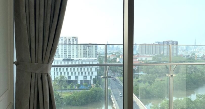 view ban cong phong khach 1 810x430 - Giá mua bán cặp 2 căn hộ thông nhau block A Chung cư Midtown m8 T5/2024