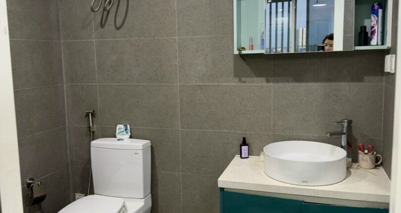 wc can ho ban 2 810x430 - Bán căn hộ chung cư Hưng Phúc, 78m2, giá 4.650 tỷ, tầng cao, 02pn, xem nhà dễ.