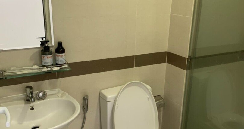 wc can ho ban 810x430 - Còn sót lại một căn duy nhất chung cư Scenic Valley 1, 70m2, giá 4.3 tỷ, đầy đủ nội thất.