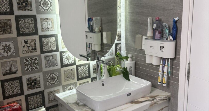 wc can ho can ban 1 810x430 - Bán căn hộ chung cư Scenic Valley 1, 110m2, giá 6.5 tỷ, nhà đang trống xem nhà dễ.