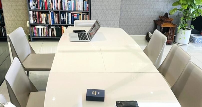 ban an 6 ghe nhap khau 810x430 - Bán gấp căn hộ 3 phòng ngủ view sông block C lầu cao chung cư Riverside Residence