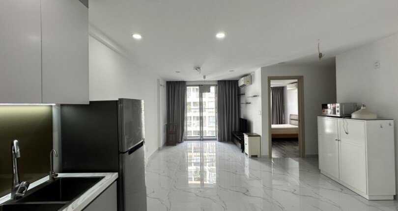 bep can ho ban 1 810x430 - Cho thuê căn hộ chung cư Scenic Valley 1, 02pn, giá 18tr/tháng, view Đông Nam, thoáng.