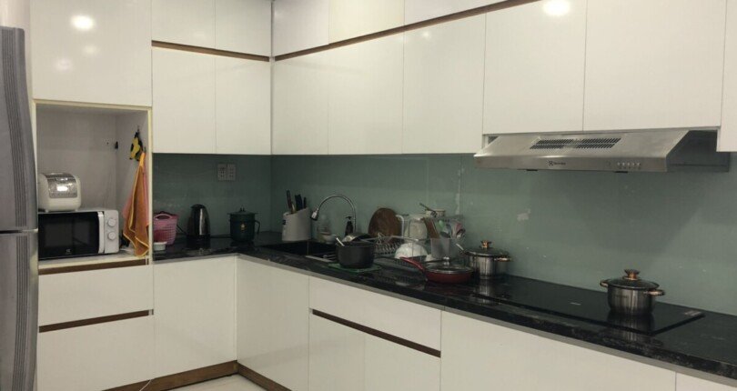 bep can ho ban 10 810x430 - Bán căn hộ chung cư Scenic Valley 1, 03pn, 110M2, giá 6.2 tỷ, nội thất căn hộ đầy đủ, xem nhà dễ.