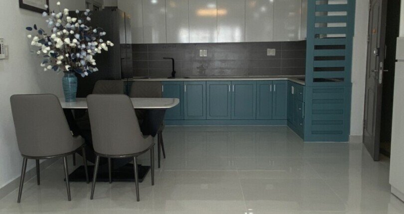 bep can ho can ban 810x430 - Bán căn hộ chung cư Happy Valley , 80m2, giá 5.4 tỷ, nội thất đầy đủ, nhà đang trống xem nhà dễ.