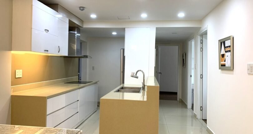 bep trong can ho ban 810x430 - Giá mua bán căn hộ 4 phòng ngủ Chung cư Happy Valley Quận 7 T6/4024