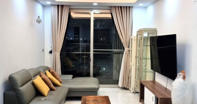 can canh phong khach can ho 810x430 - Giá mua bán căn hộ 3 phòng ngủ số 04 Block C Chung cư Midtown m6 Quận 7 T6/2024