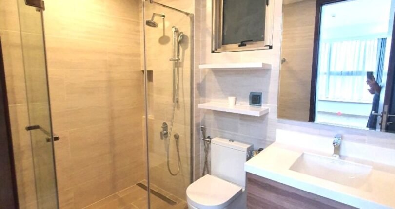 can ho co 2 toilet day du thiet bi noi that nhu hinh 810x430 - Giá mua bán căn hộ 2 phòng ngủ số 05 Block D Chung cư Midtown m7 Quận 7 T6/2024