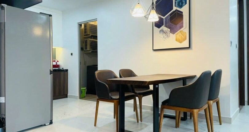 hinh anh ban an 4 ghe trong can ho ban 810x430 - Giá mua bán căn hộ 2 phòng ngủ Chung cư Midtown m7 Quận 7 T6/2024