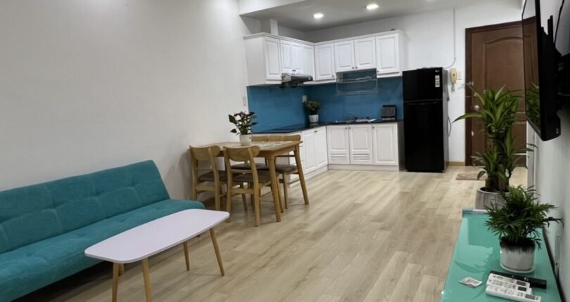hinh anh phong khach 810x430 - Giá mua bán căn hộ 2 phòng ngủ Chung cư Hưng Vượng 2 Quận 7 T6/2024