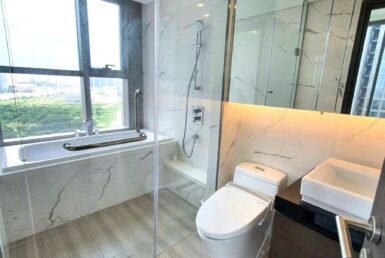 hinh-anh-toilet-day-du-trang-thiet-bi