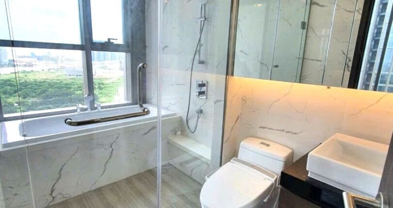 hinh anh toilet day du trang thiet bi 810x430 - Giá mua bán căn hộ 3 phòng ngủ Chung cư Empire City Thủ Thiêm T6/2024