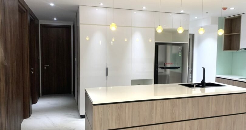 hong gian bep chu t rong rai 810x430 - Giá mua bán căn hộ 3 phòng ngủ Block B view sông Chung cư Midtown M7 Quận 7 T6/2024