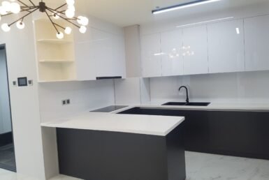 hong-gian-bep-rong-rai