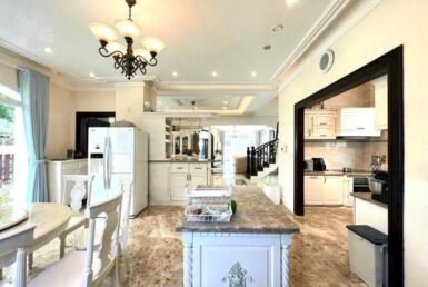 khong-gian-bep-rong-rai