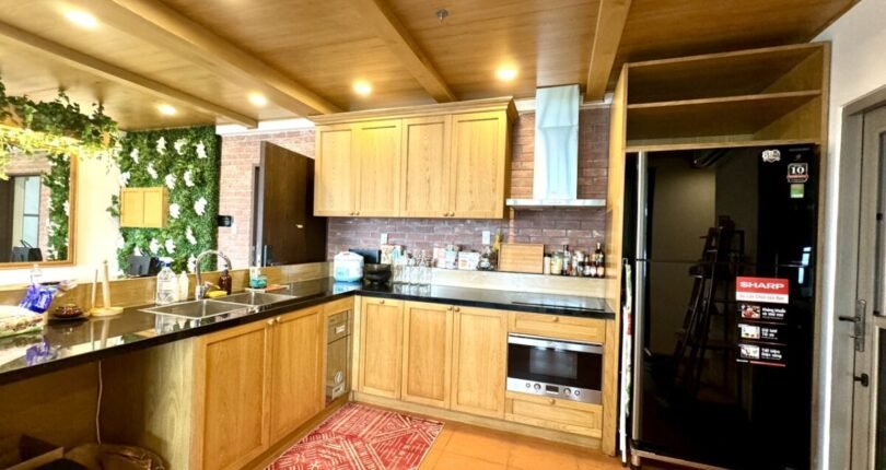 khong gian bep rong rai 10 810x430 - Giá mua bán căn hộ 3 phòng ngủ số 07 Block B Chung cư Hưng Phúc Happy Residence Quận 7 T6/2024
