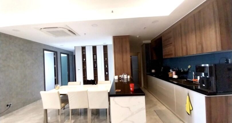 khong gian bep rong rai 11 810x430 - Giá mua bán căn hộ 3 phòng ngủ số 03 Block C Chung cư The Peak M8 Quận 7 T6/2024