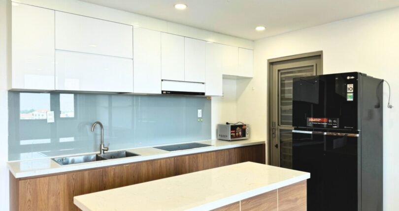 khong gian bep rong rai 4 810x430 - Giá mua bán căn hộ 3 phòng ngủ số 03 Block B Chung cư Hưng Phúc Happy Residence Quận 7 T6/2024