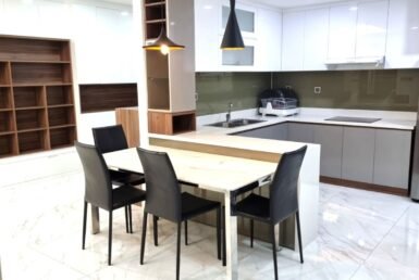 khong gian bep va phong an 2 385x258 - Giá mua bán căn hộ 3 phòng ngủ số 04 Block C Chung cư Midtown m6 Quận 7 T6/2024