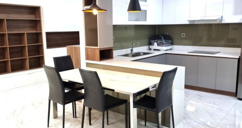 khong gian bep va phong an 2 810x430 - Giá mua bán căn hộ 3 phòng ngủ số 04 Block C Chung cư Midtown m6 Quận 7 T6/2024