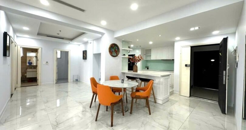 khong gian bep va phong an 810x430 - Duy nhất căn hộ 4 phòng ngủ cần bán tại Chung cư Scenic Valley 1 Quận 7 T6/2024