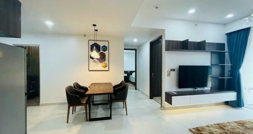 khong gian phong an va phong khach 810x430 - Giá mua bán căn hộ 2 phòng ngủ Chung cư Midtown m7 Quận 7 T6/2024