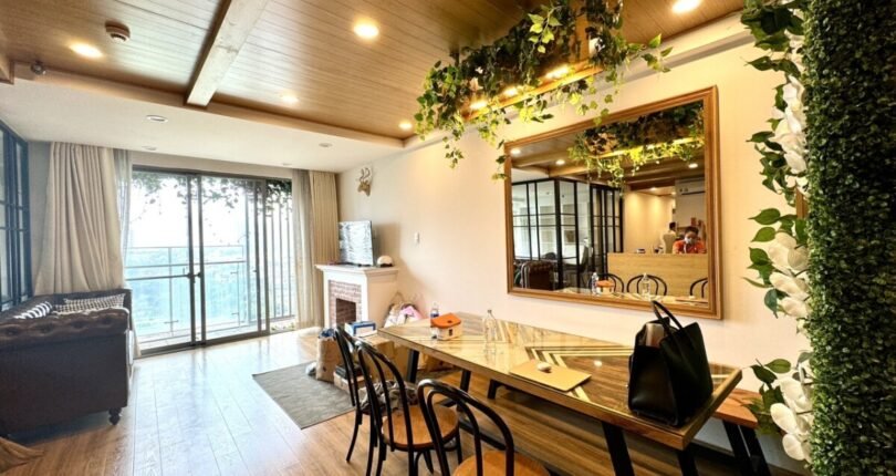 khong gian phong khach can ho ban 3 810x430 - Giá mua bán căn hộ 3 phòng ngủ số 07 Block B Chung cư Hưng Phúc Happy Residence Quận 7 T6/2024