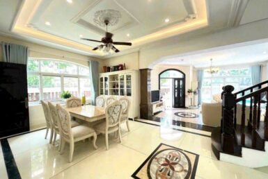 khong-gian-phong-khach-tang-tret