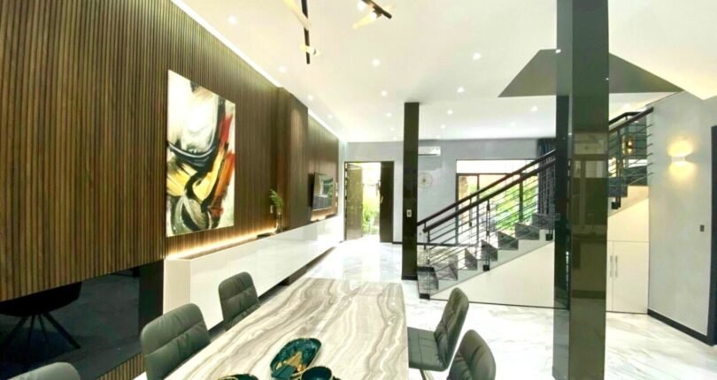 khong gian phong khach tang tret 3 810x430 - Giá mua bán nhà Biệt thự nguyên căn số 25 đường Nội Khu Mỹ Giang 2a Quận 7 T7/2024