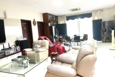 khong-gian-phong-khach-tang-tret